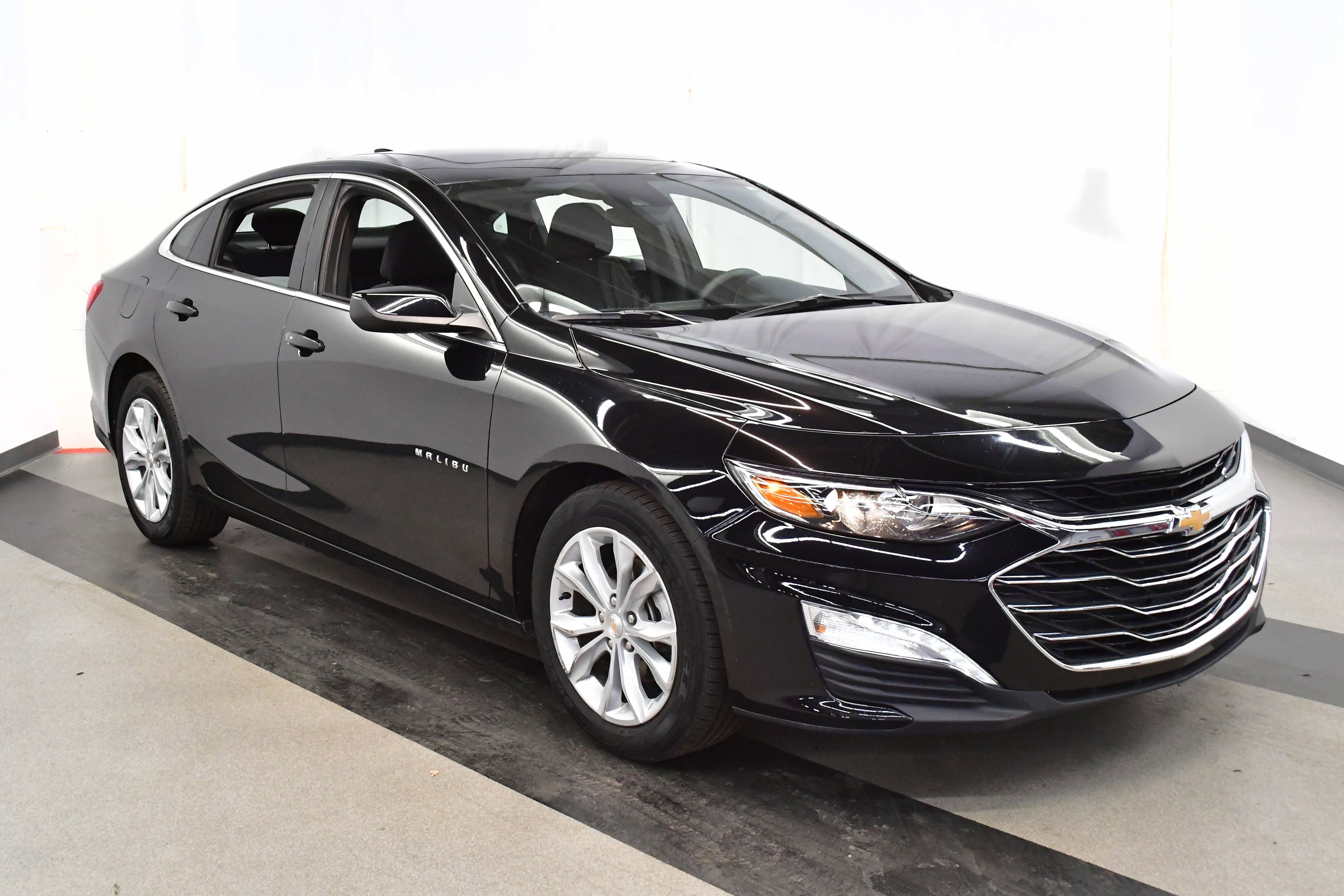 Used 2024 Chevrolet Malibu LT image 3
