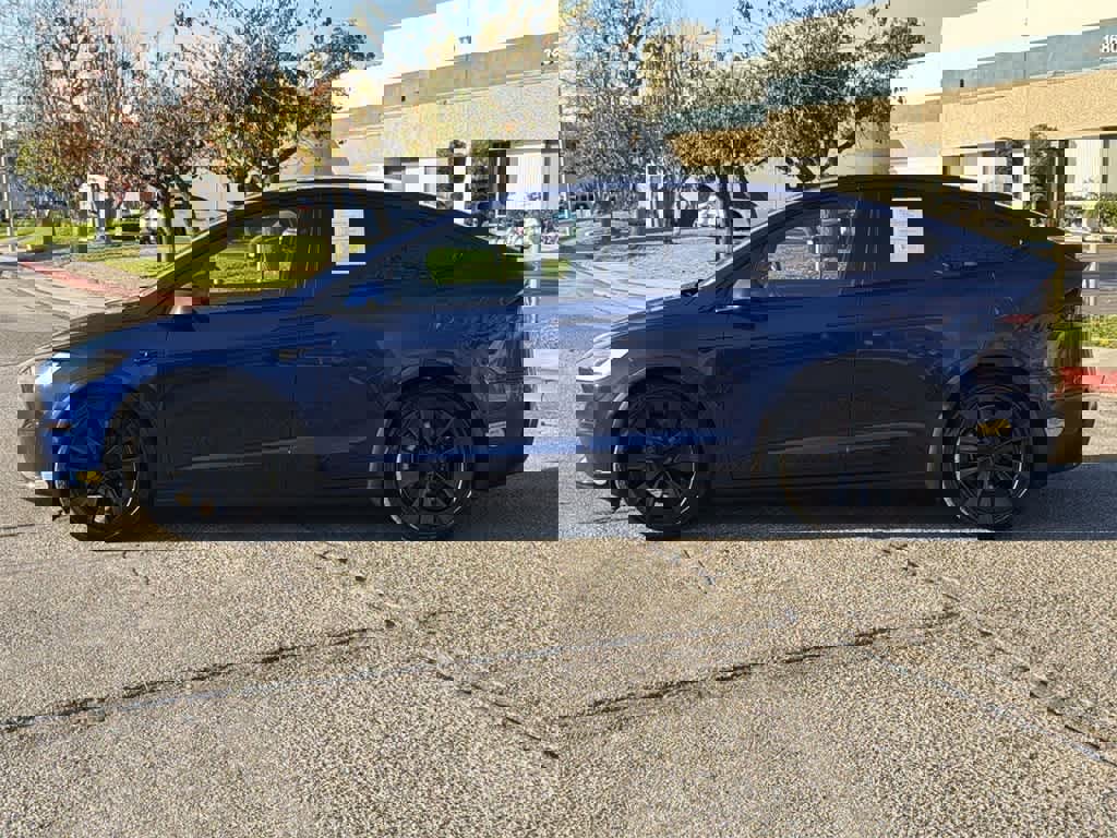 Used 2022 Tesla Model X Plaid image 3