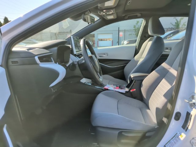 Used 2025 Toyota Corolla SE w/ SE Premium Package FWD image 13