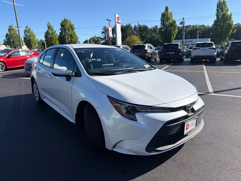 Certified 2025 Toyota Corolla LE FWD image 3