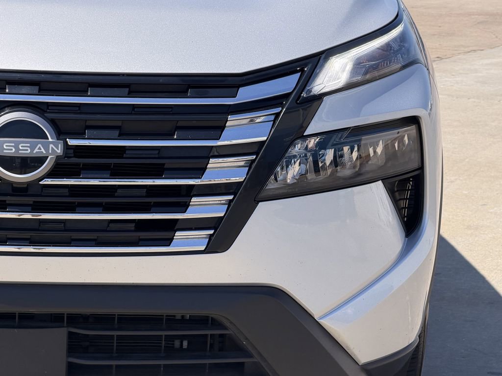 Used 2025 Nissan Rogue SV FWD image 6