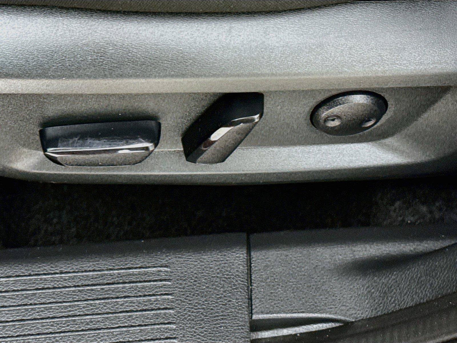 Used 2025 Nissan Rogue SV FWD image 20