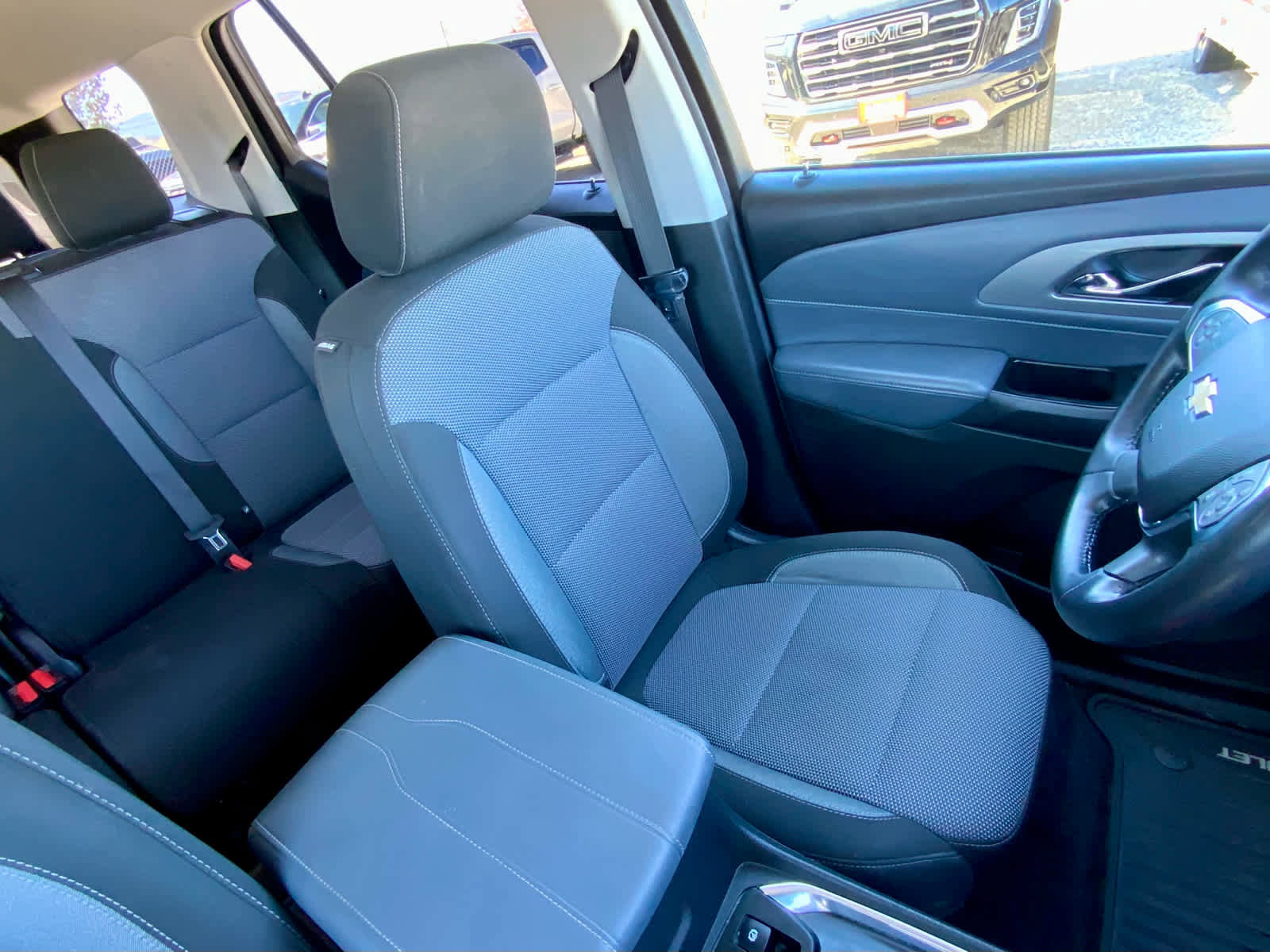 Used 2018 Chevrolet Traverse LT image 28