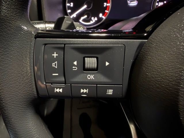 Used 2023 Nissan Rogue SV image 31