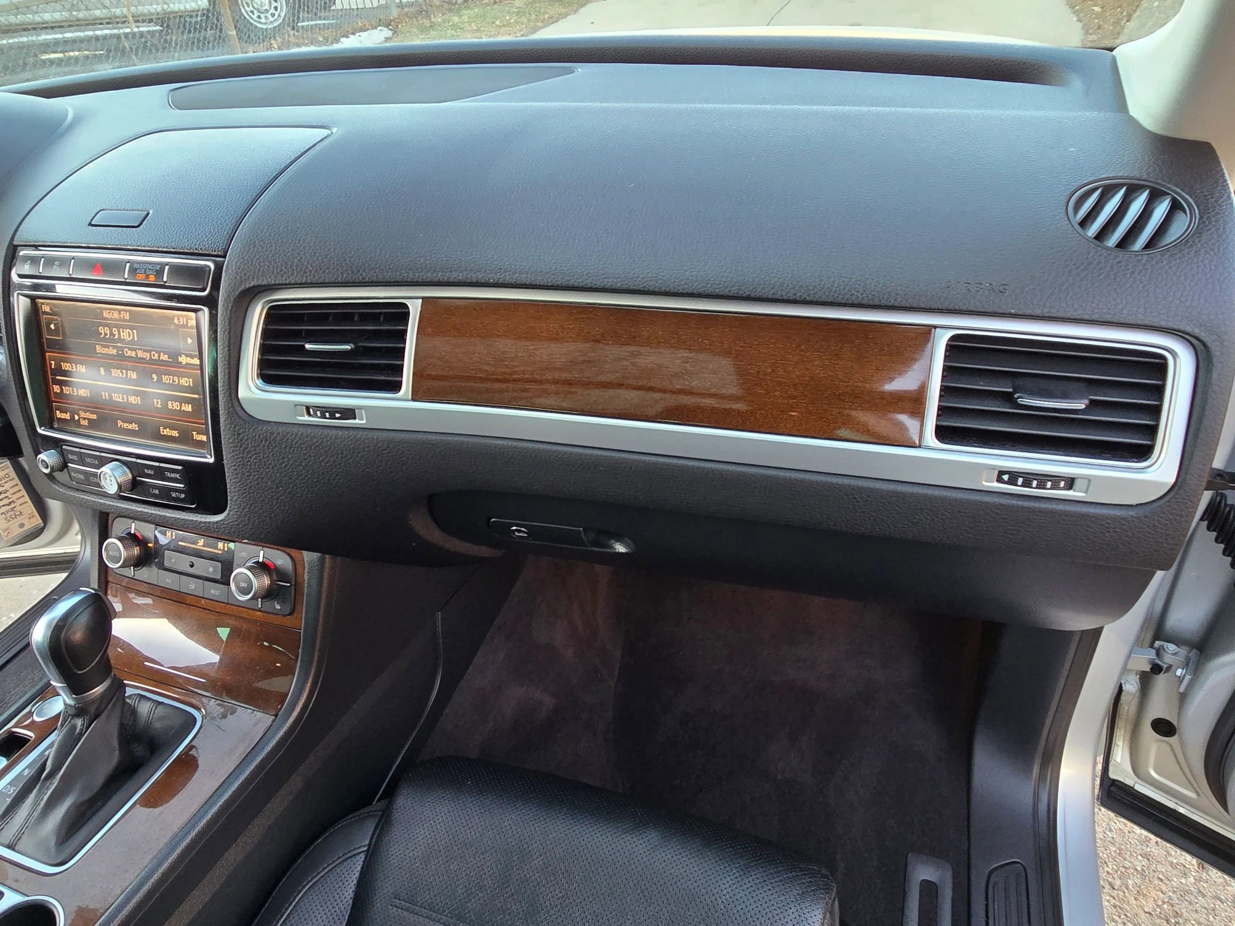 Used 2016 Volkswagen Touareg VR6 image 66