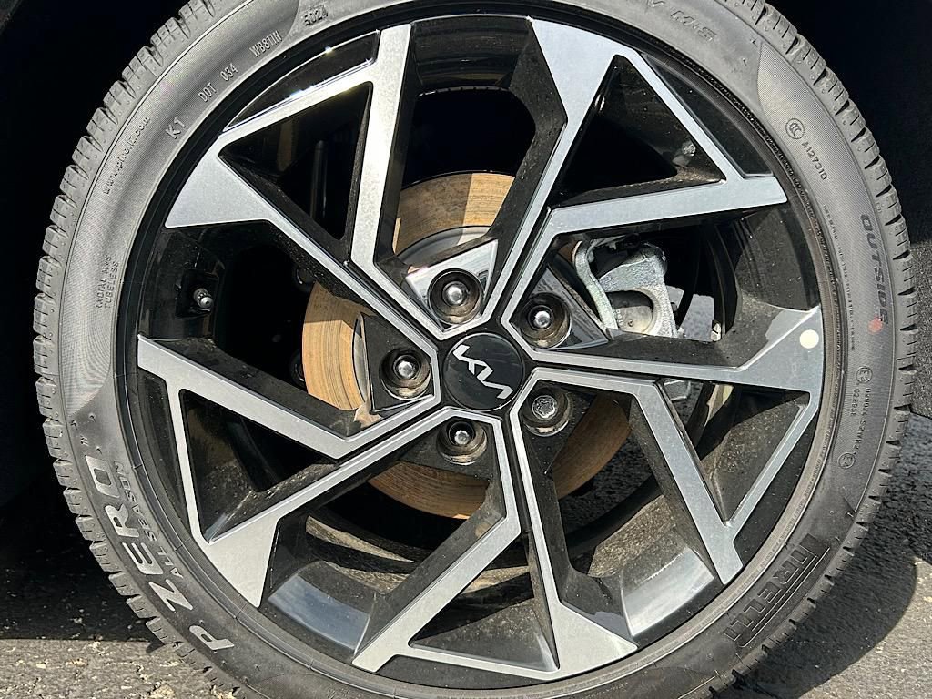 New 2025 Kia Niro LX image 25