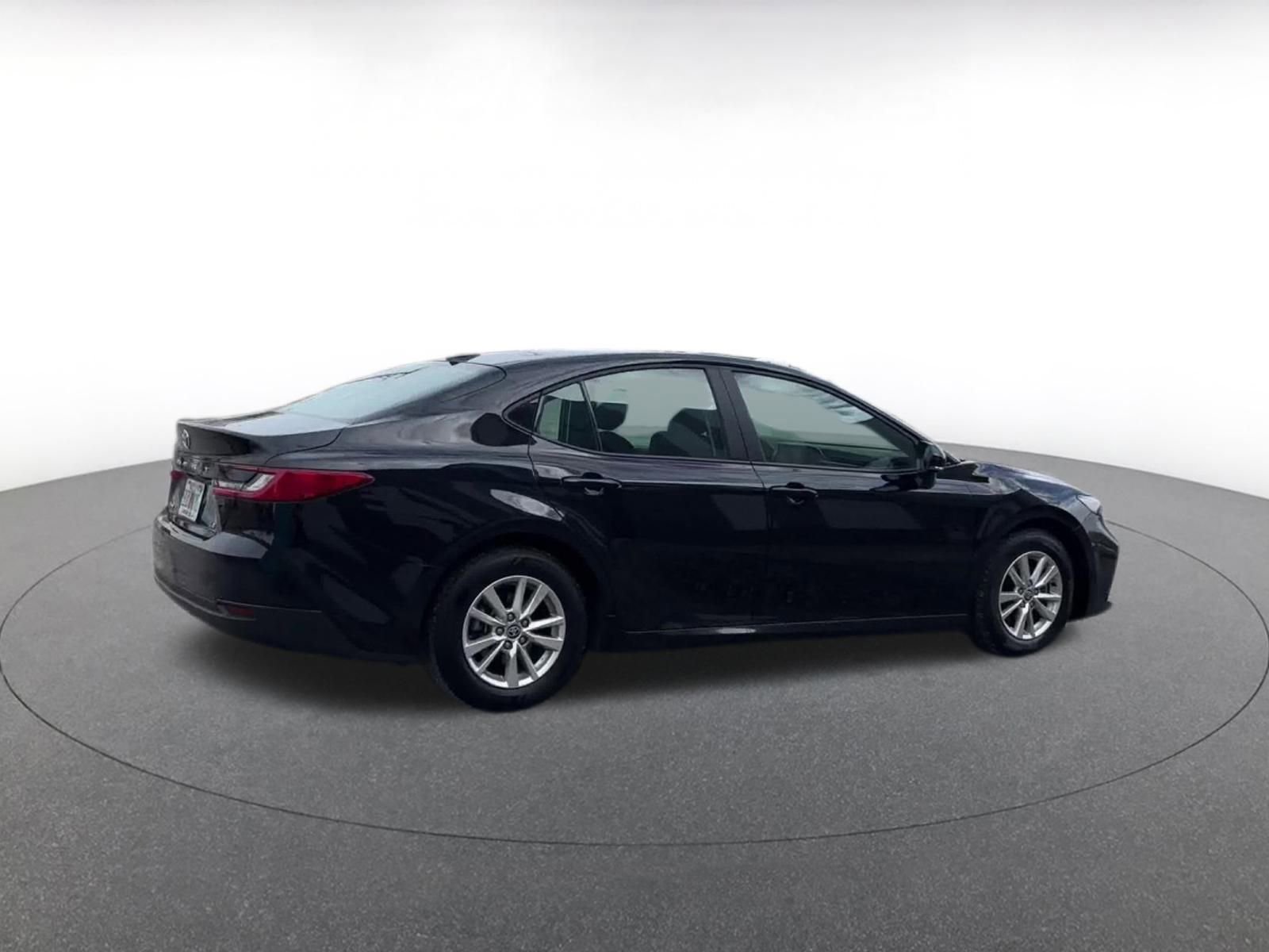 Used 2025 Toyota Camry LE image 15