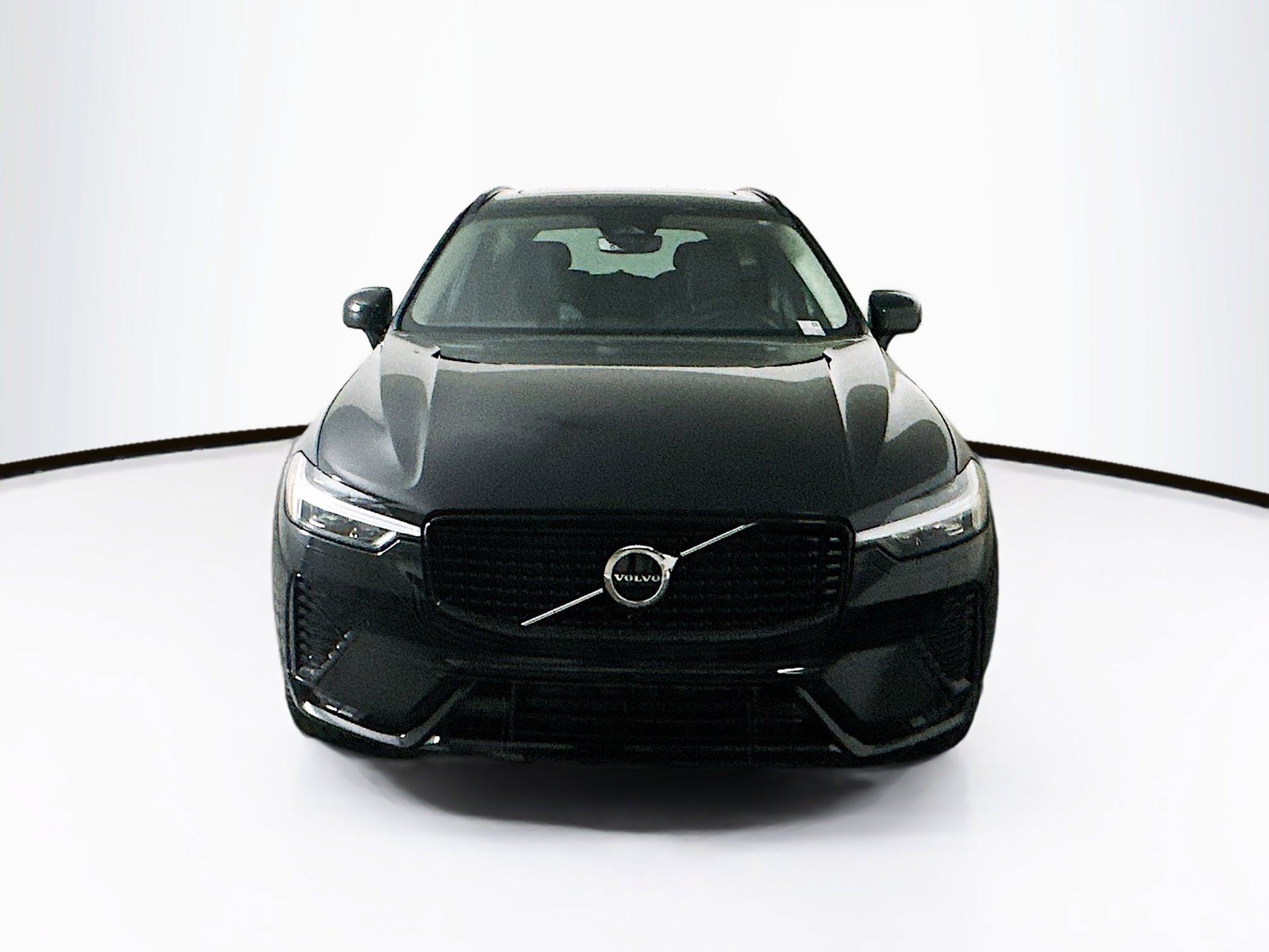 Used 2024 Volvo XC60 B5 Core AWD/4WD image 2