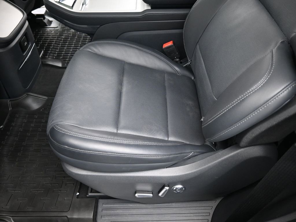 Used 2025 Lincoln Navigator Reserve image 27