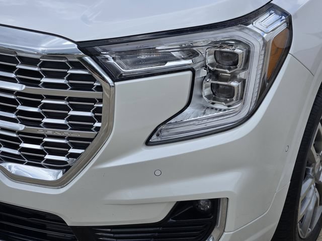 Used 2024 GMC Terrain Denali w/ Denali Premium Package AWD/4WD image 9