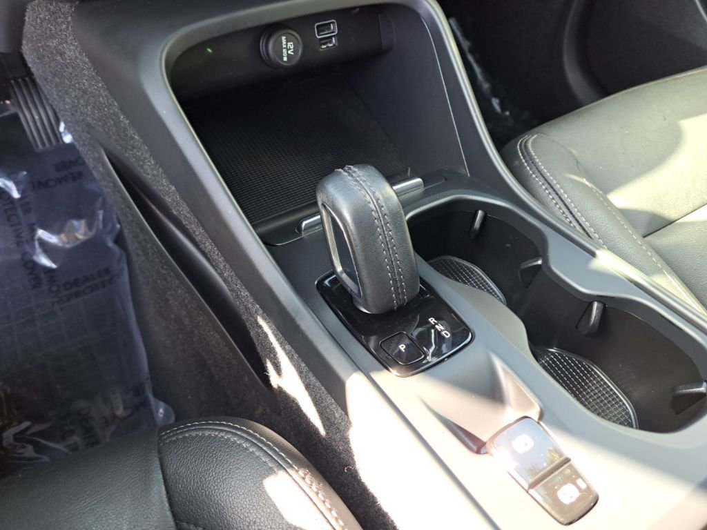 Used 2021 Volvo XC40 T5 Momentum w/ Climate Package image 22