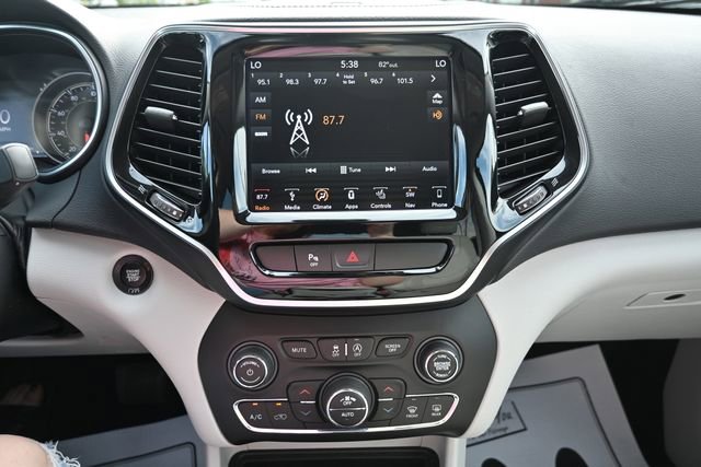 Used 2019 Jeep Cherokee Limited AWD/4WD image 32