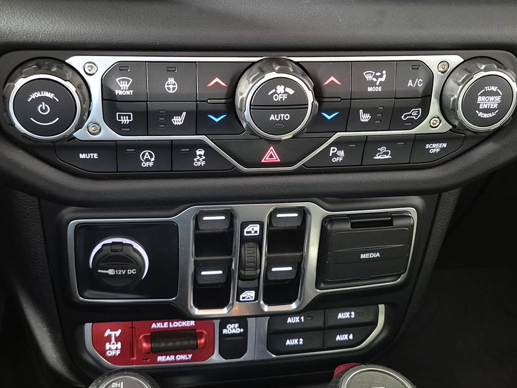 Used 2024 Jeep Gladiator Mojave AWD/4WD image 20