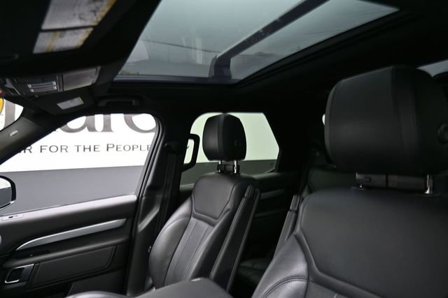 Used 2020 Land Rover Discovery Landmark AWD/4WD image 17