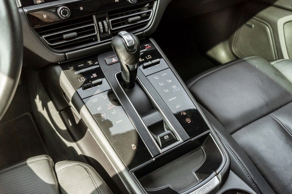 Used 2023 Porsche Macan AWD/4WD image 22