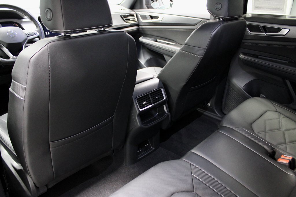 Used 2025 Volkswagen Atlas Cross Sport SE image 19