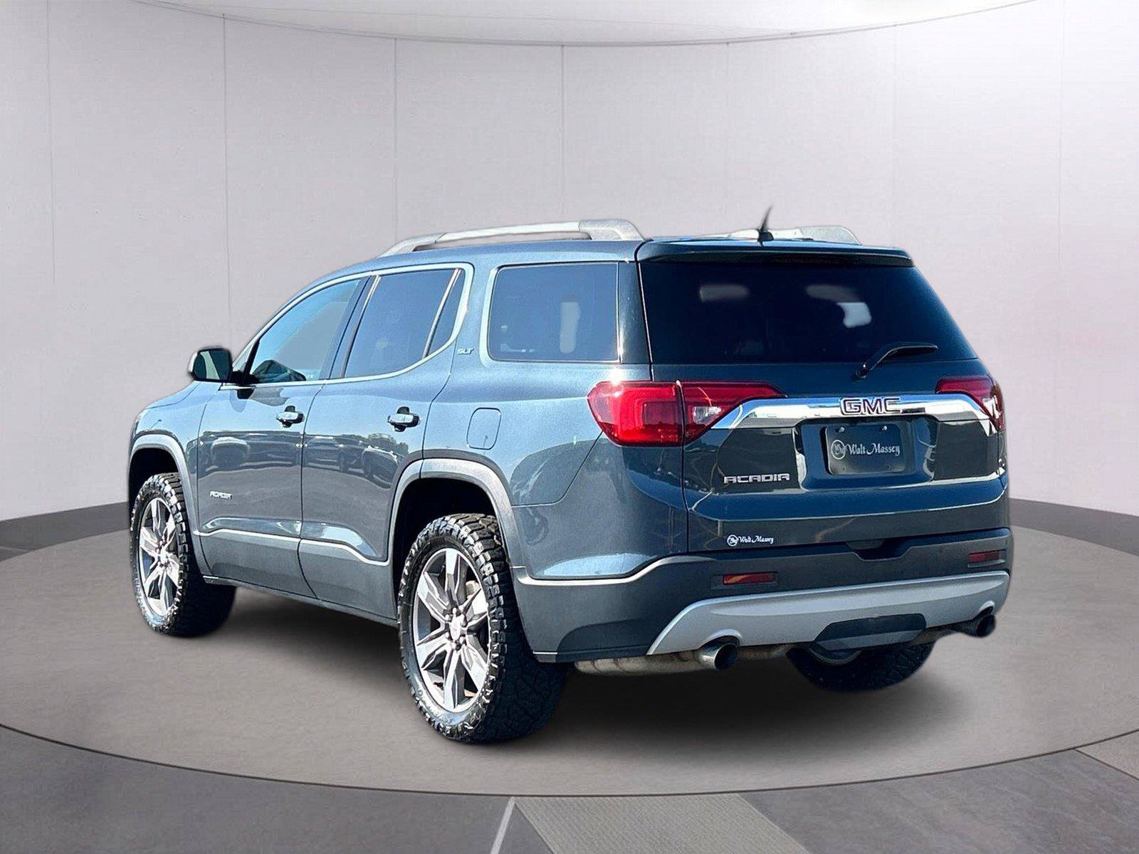 Used 2019 GMC Acadia SLT FWD image 3