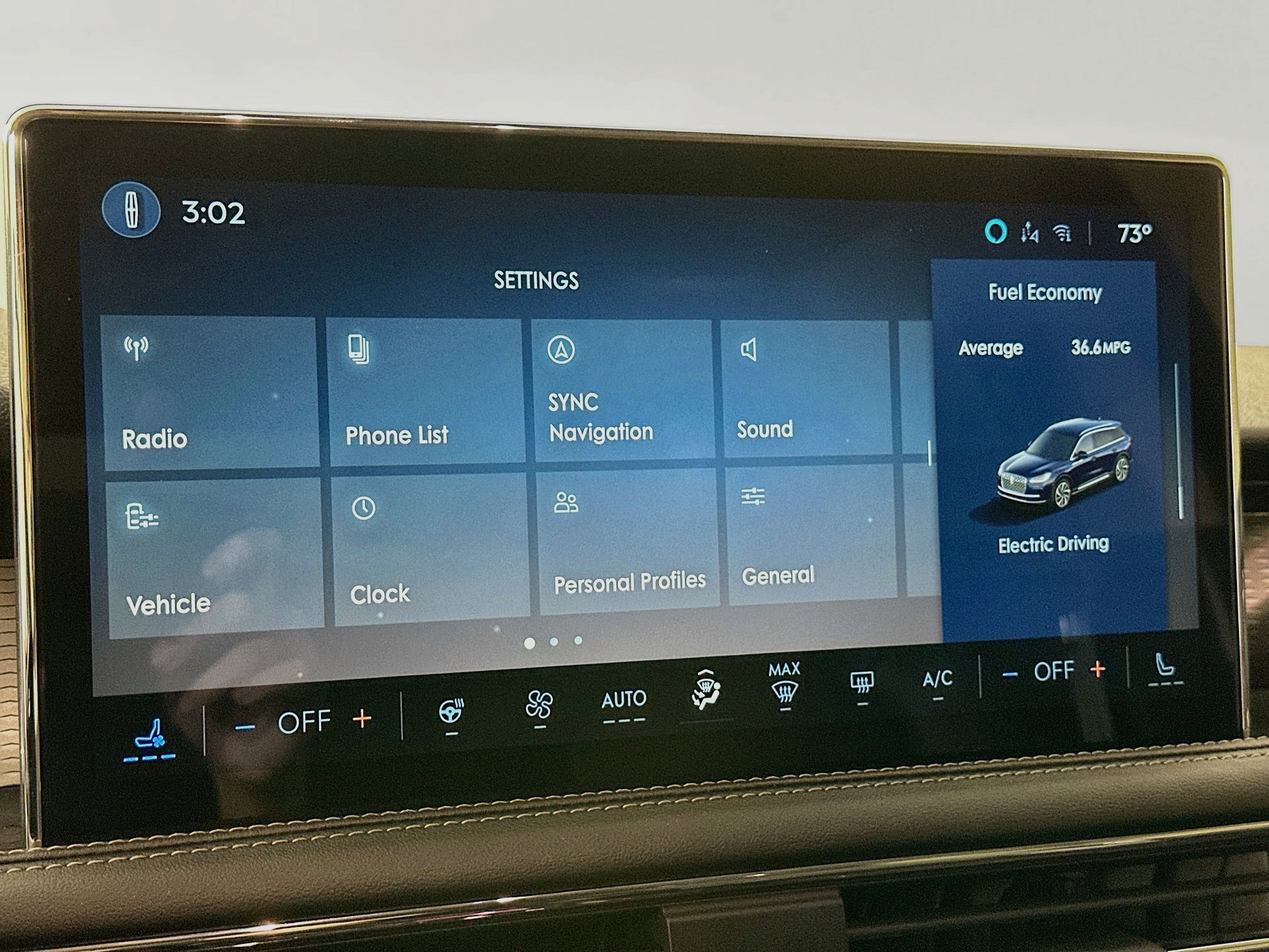 Used 2025 Lincoln Corsair Grand Touring w/ Equipment Group 302A AWD/4WD image 19