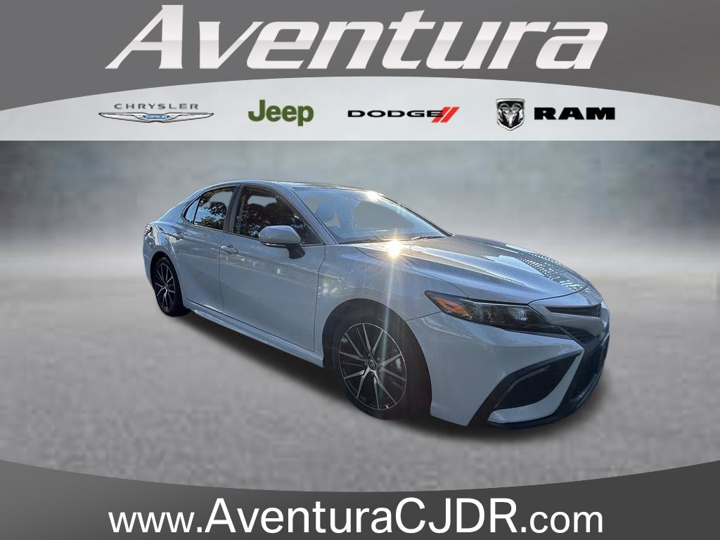 Used 2024 Toyota Camry SE w/ Cold Weather Package