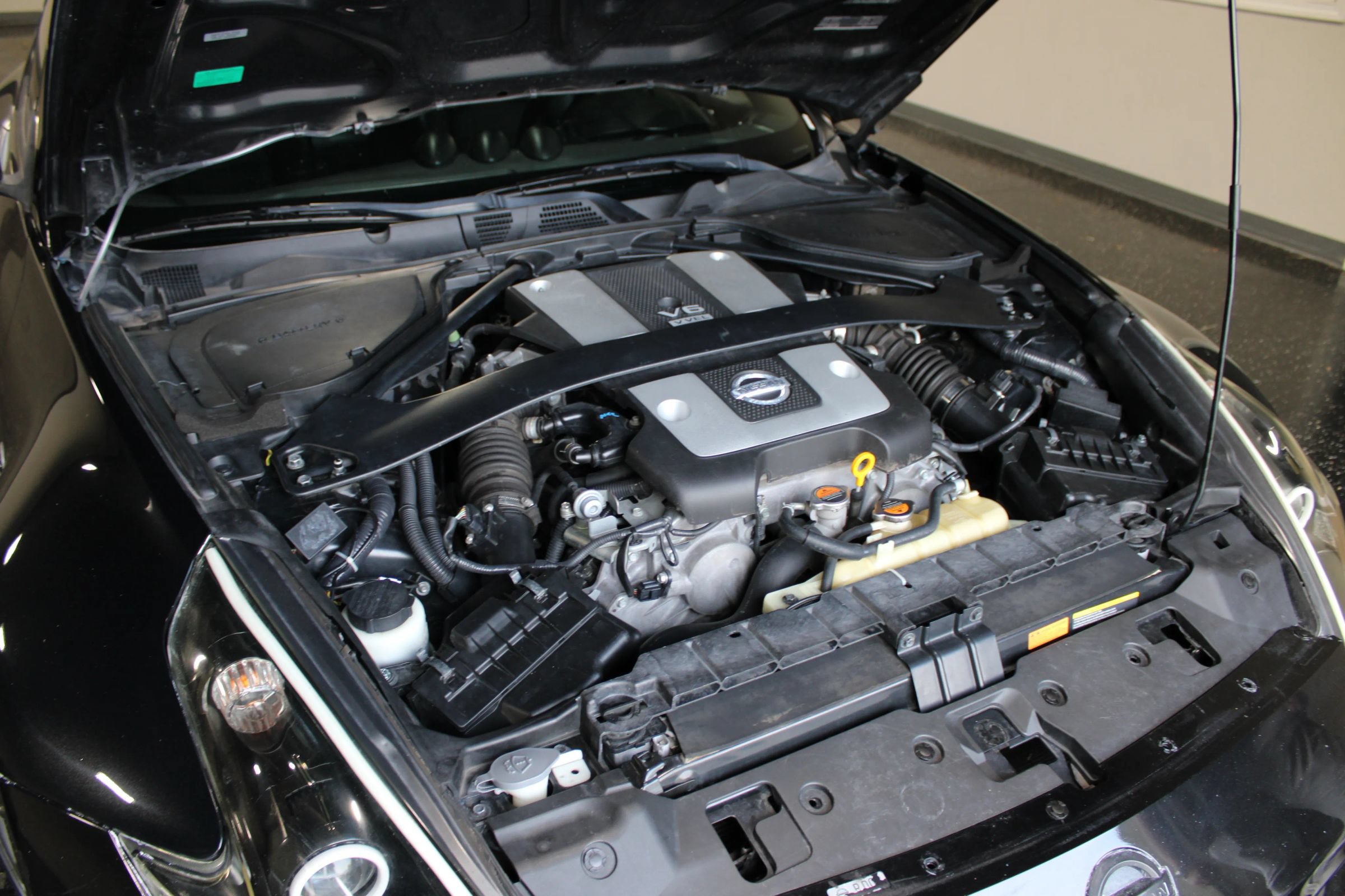 Used 2014 Nissan 370Z Touring w/ Sport Package RWD image 29