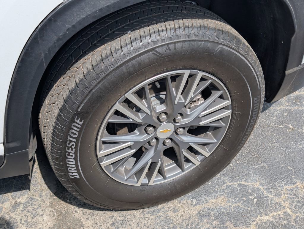 Used 2025 Chevrolet Traverse LT image 19