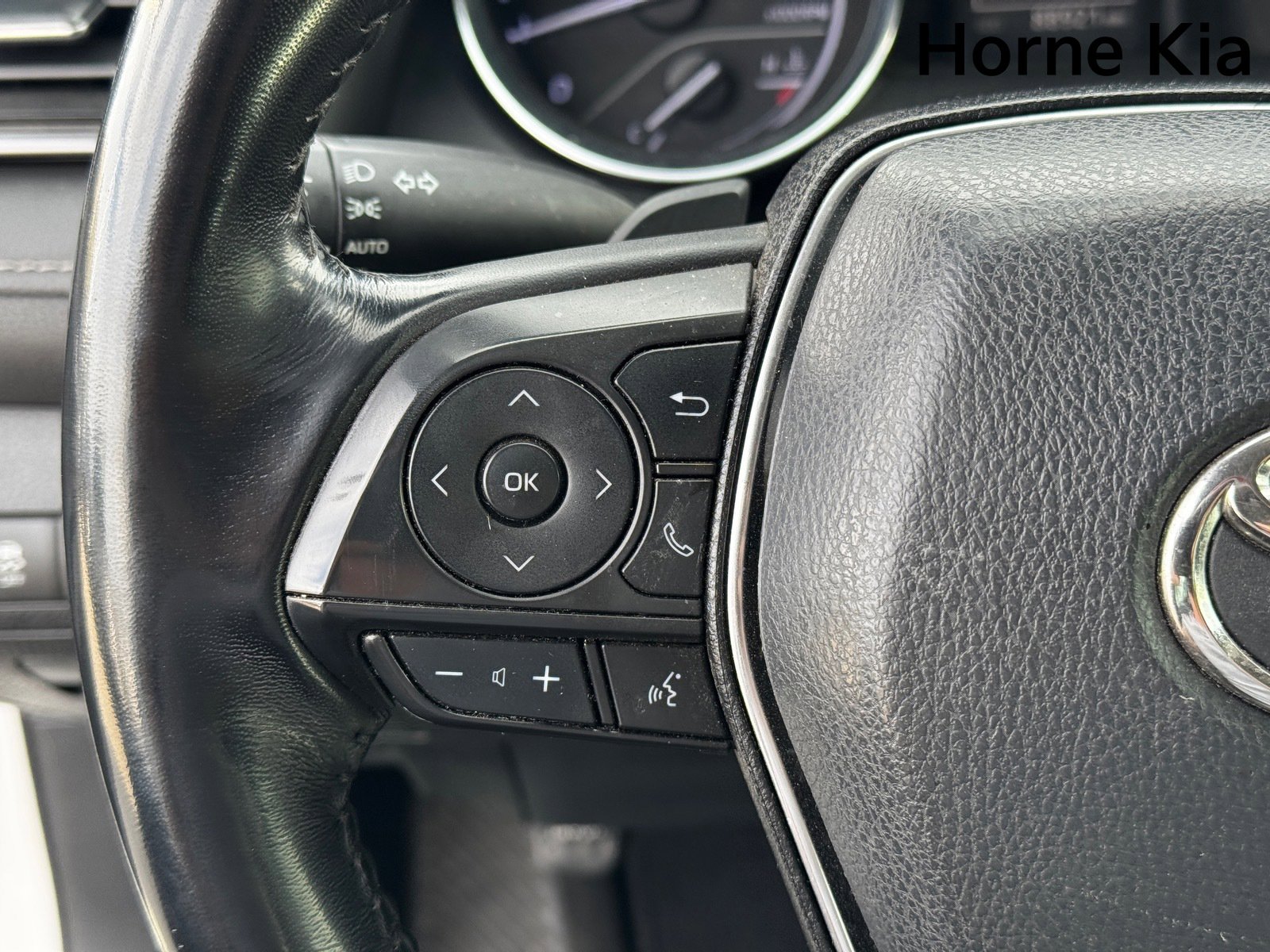 Used 2020 Toyota Camry SE image 18