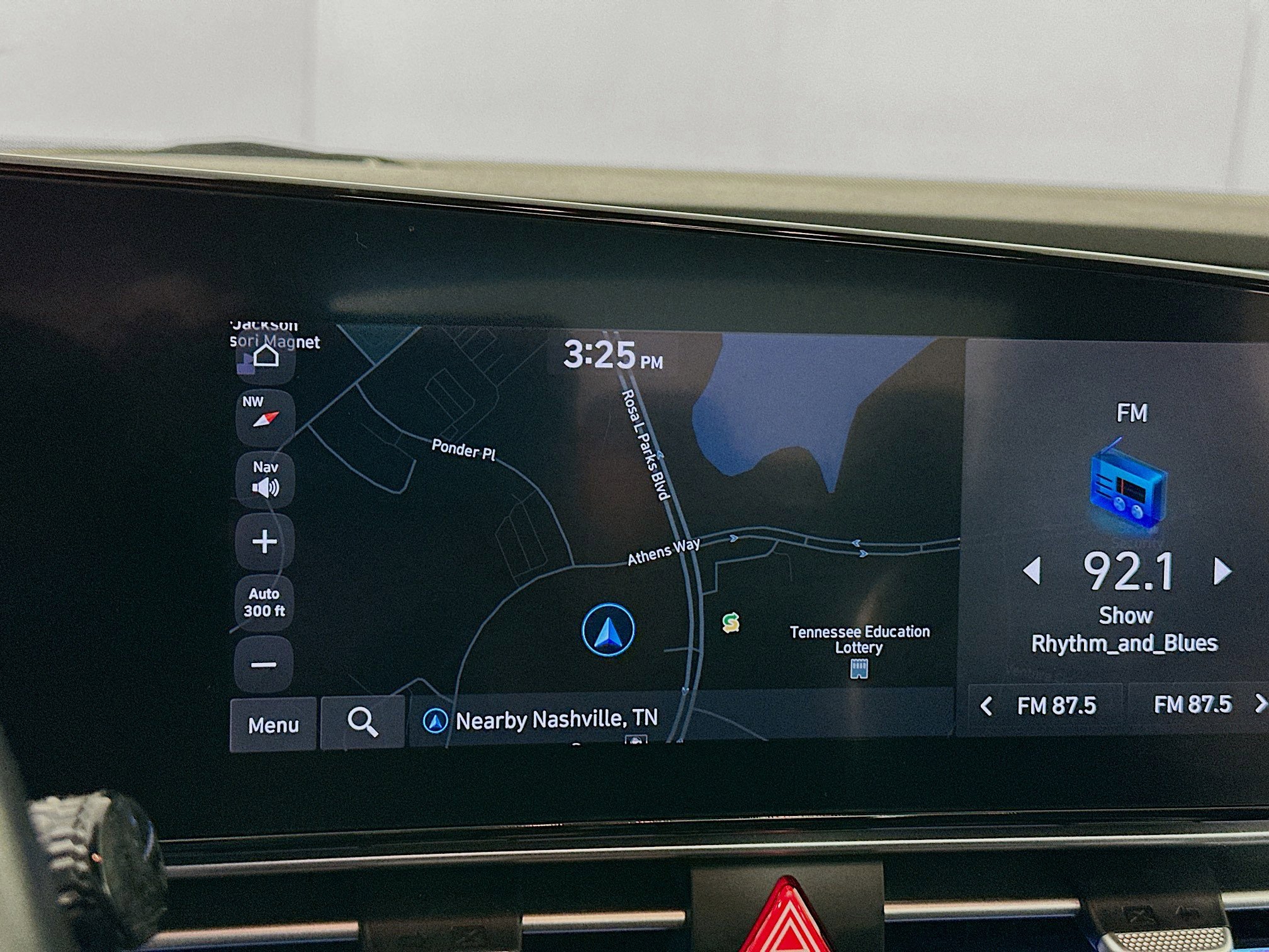 Used 2023 Hyundai Elantra Limited w/ Cargo Package image 22