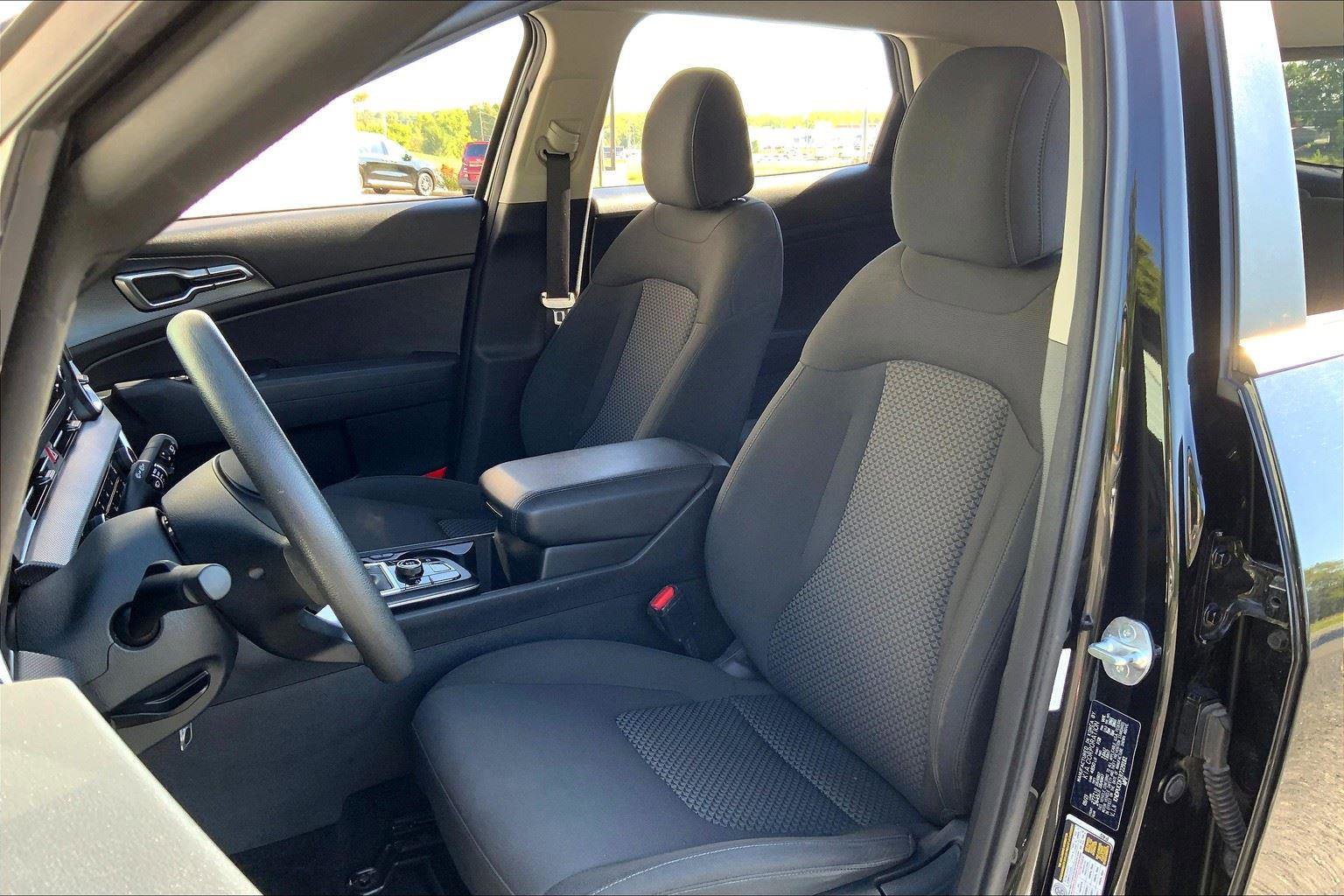 Used 2024 Kia Sportage LX image 22