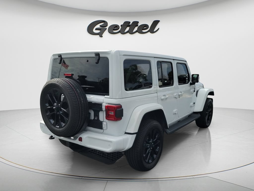 Used 2022 Jeep Wrangler Unlimited Sahara AWD/4WD image 5