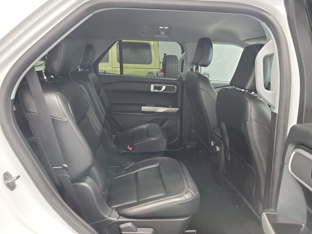 Used 2021 Ford Explorer XLT w/ Equipment Group 202A AWD/4WD image 17