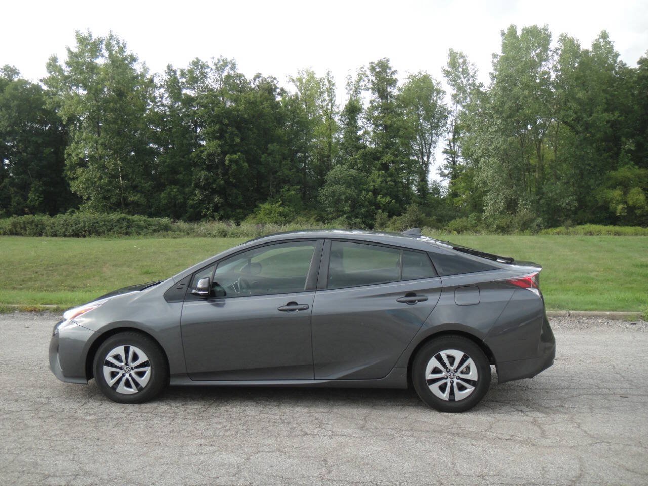 Used 2017 Toyota Prius Four FWD image 33