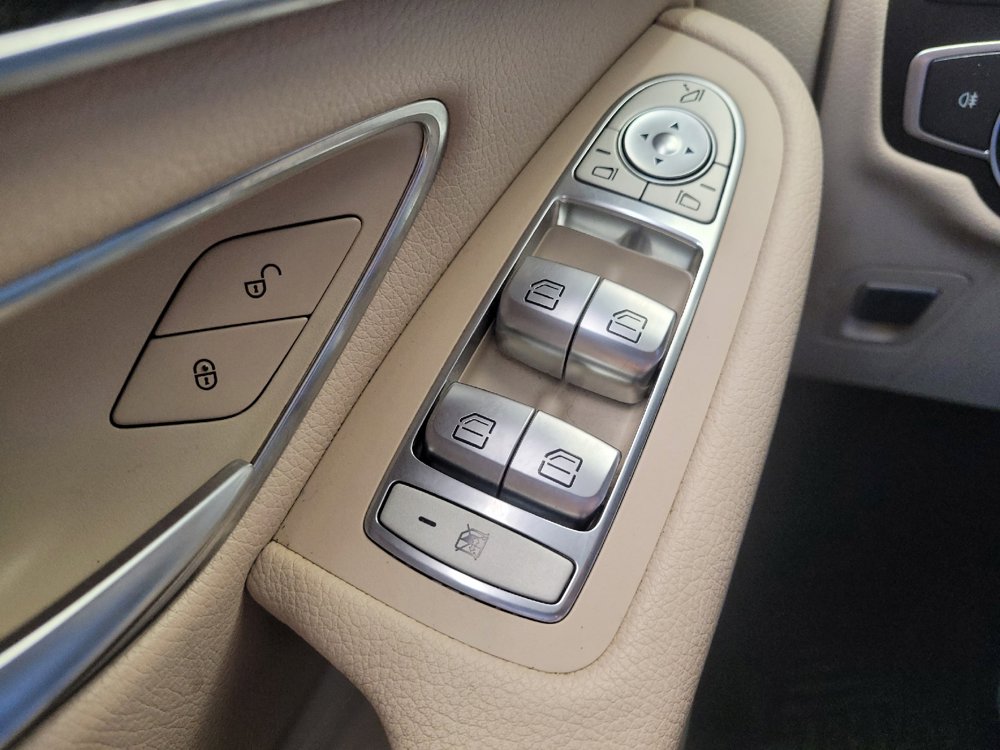 Used 2016 Mercedes-Benz GLC 300 4MATIC image 27