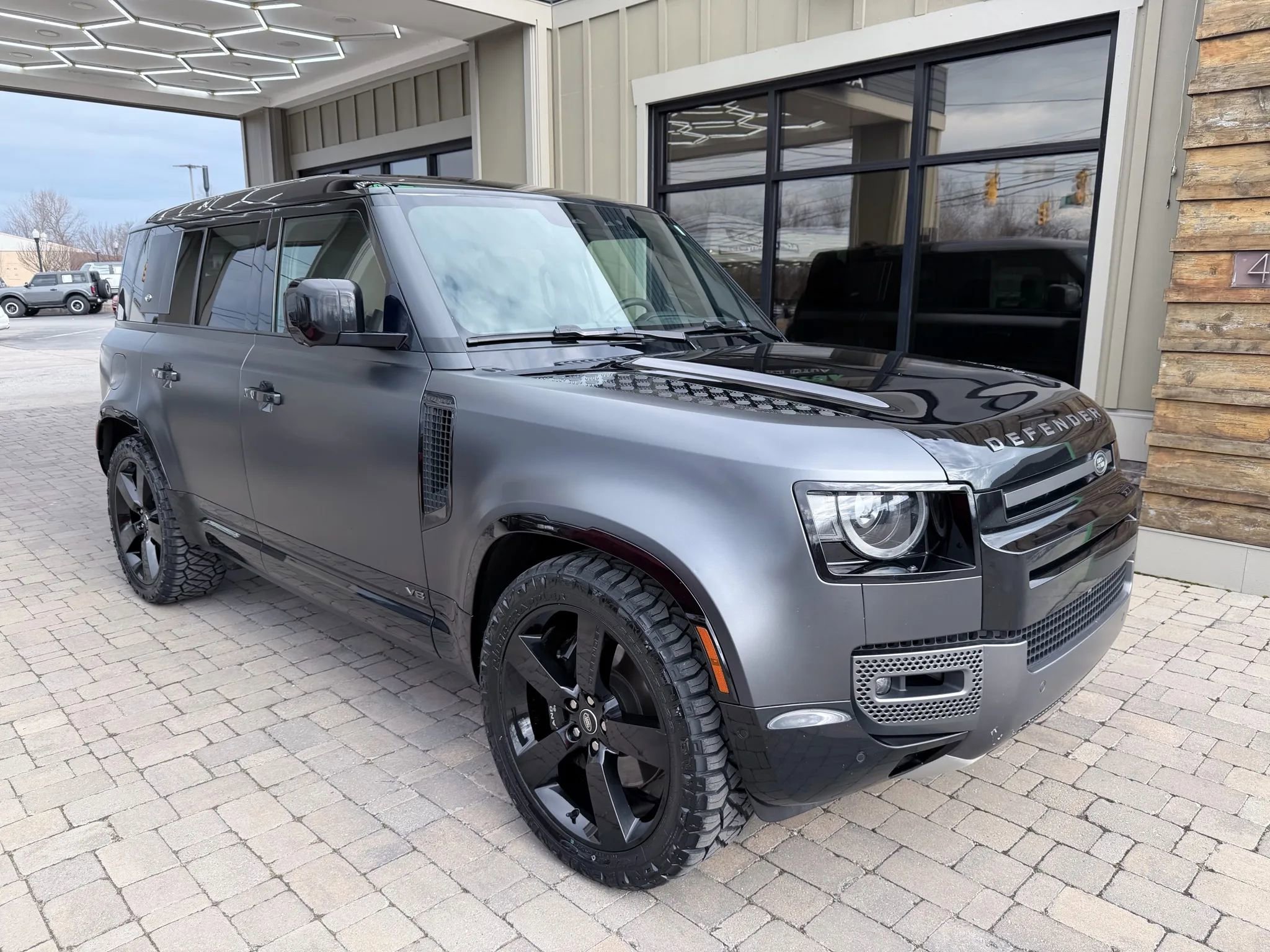 Used 2023 Land Rover Defender 110 V8 image 11