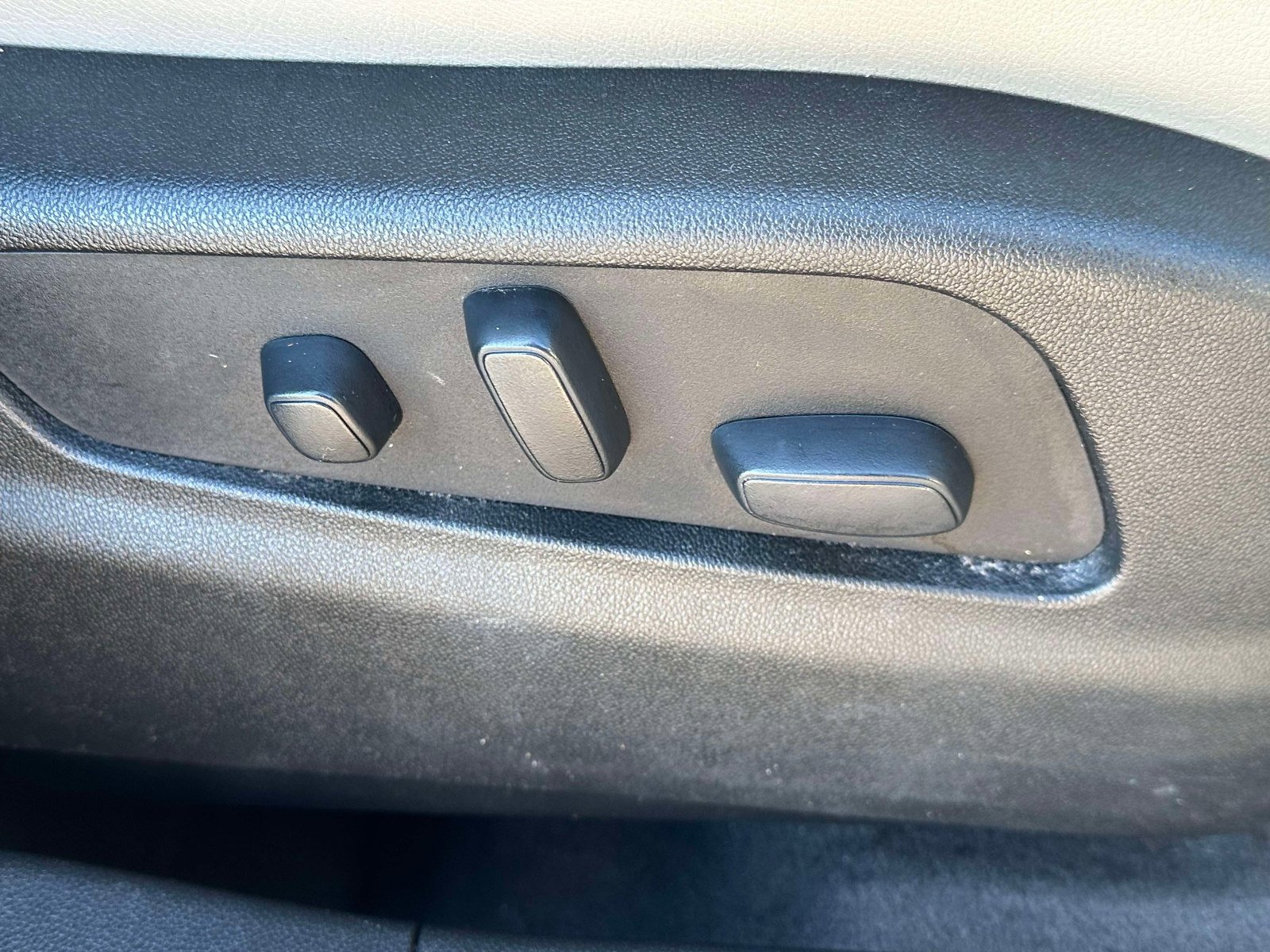 Used 2020 Cadillac XT4 Luxury w/ Cold Weather Package image 29