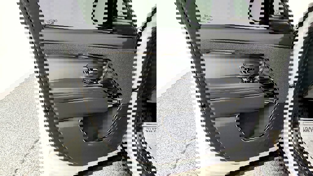 Used 2025 Land Rover Range Rover Sport Dynamic SE image 11