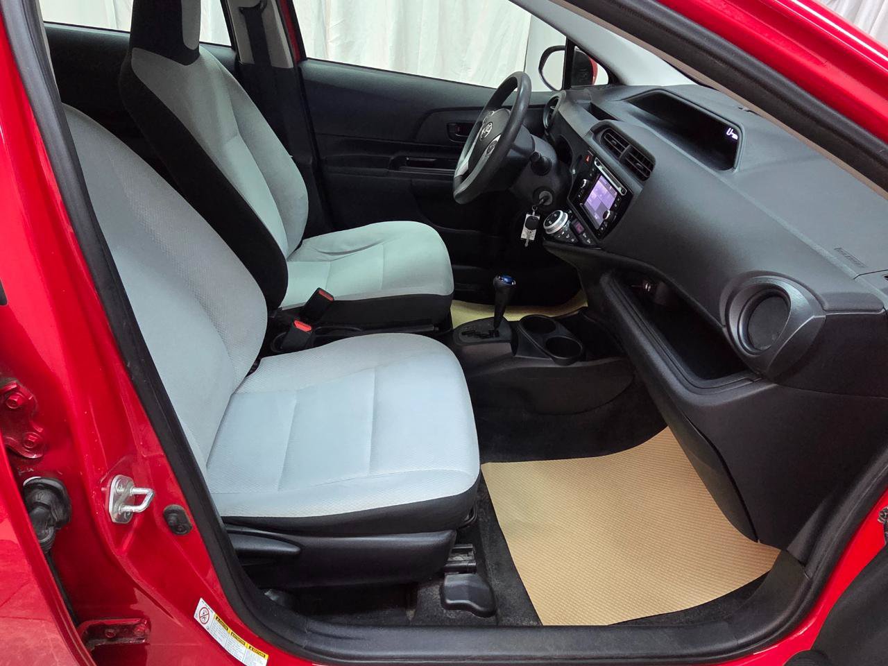 Used 2015 Toyota Prius C One FWD image 13