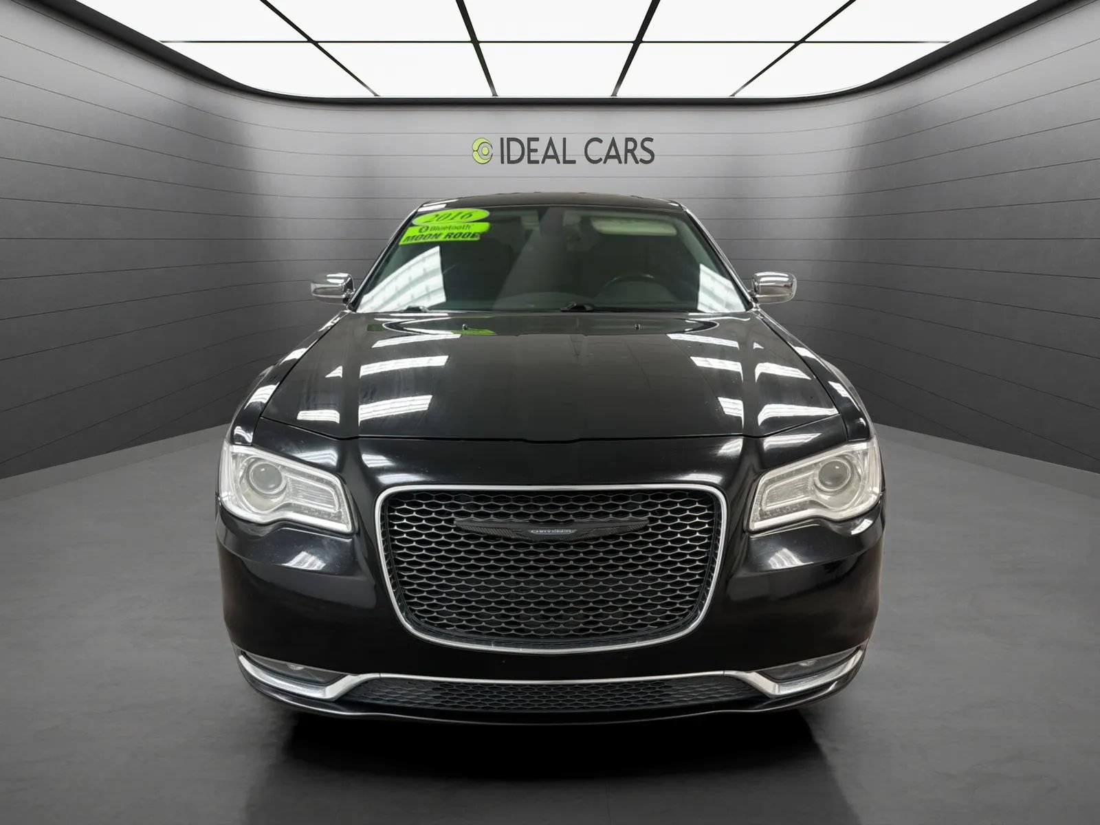 Used 2016 Chrysler 300 C RWD image 2