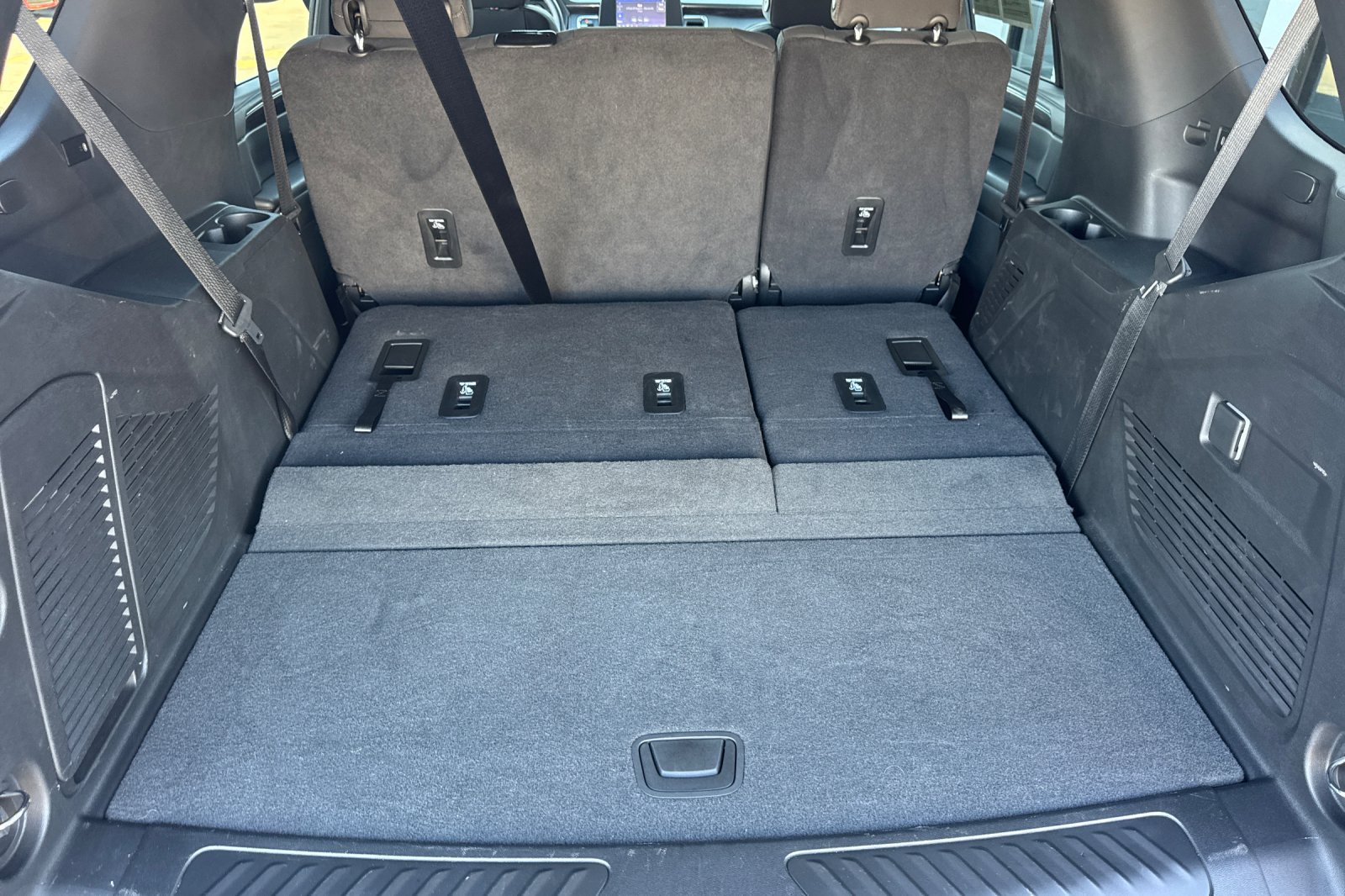 Used 2024 Chevrolet Tahoe LS RWD image 16