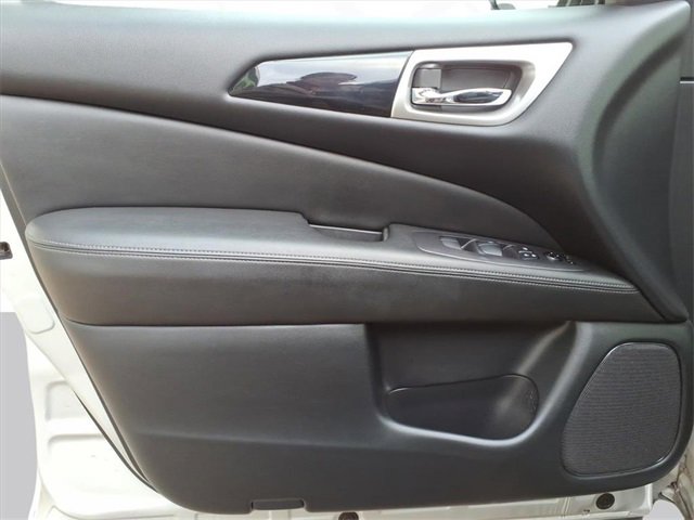 Used 2020 Nissan Pathfinder S image 10