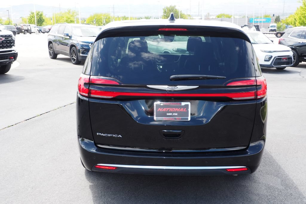 Used 2024 Chrysler Pacifica Touring-L FWD image 6