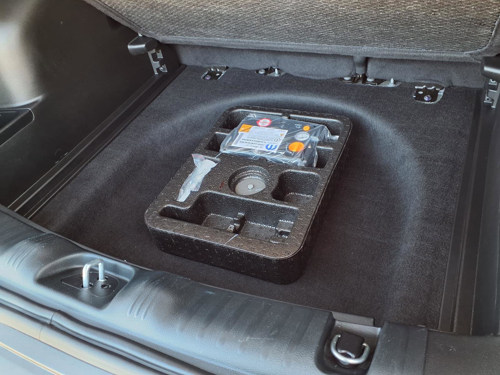 Used 2023 Jeep Compass Limited image 31