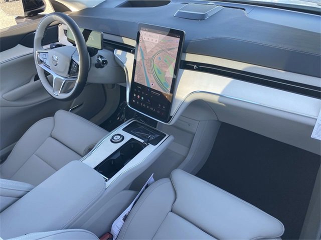 New 2025 Volvo EX90 Plus w/ Protection Package Premier image 13