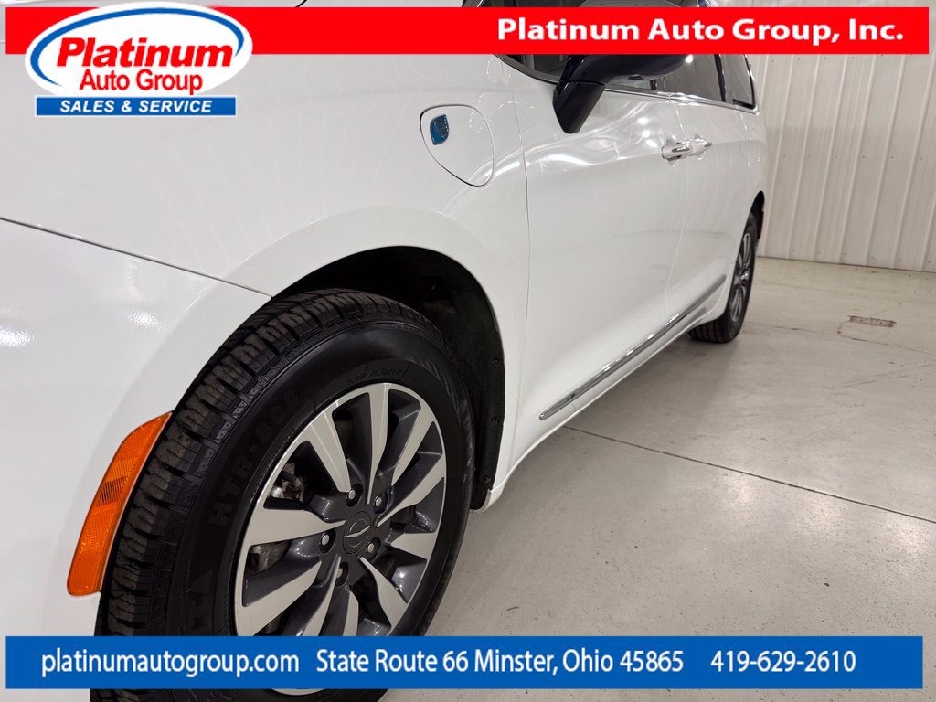 Used 2023 Chrysler Pacifica Limited FWD image 44