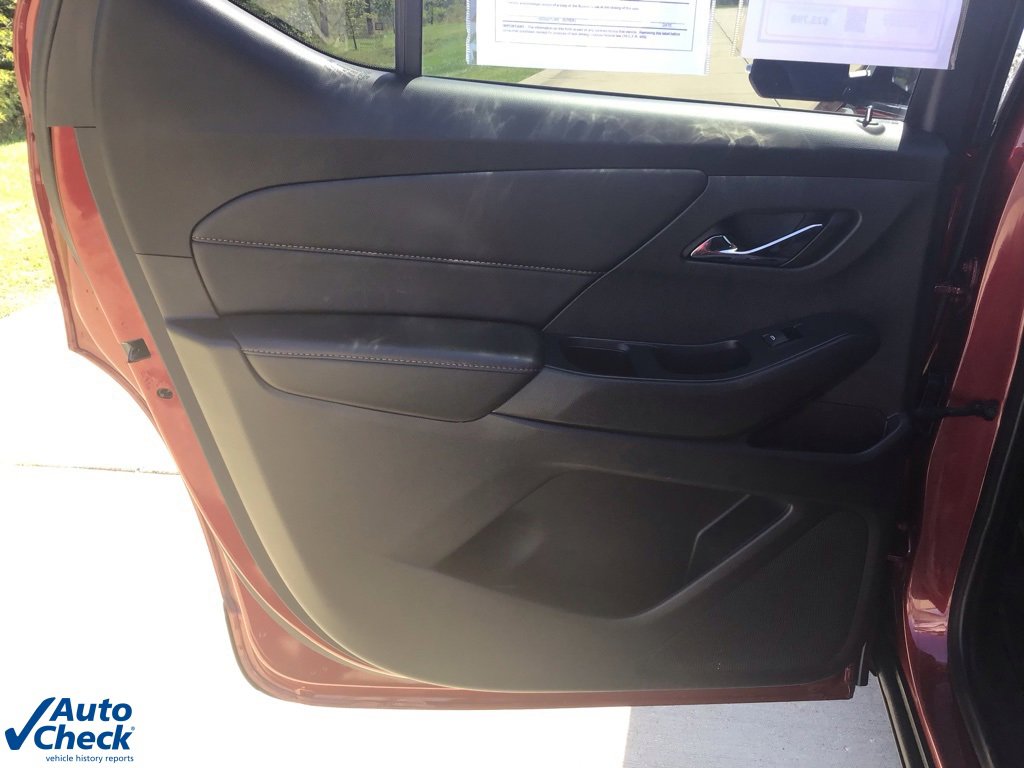Used 2021 Chevrolet Traverse LT image 17