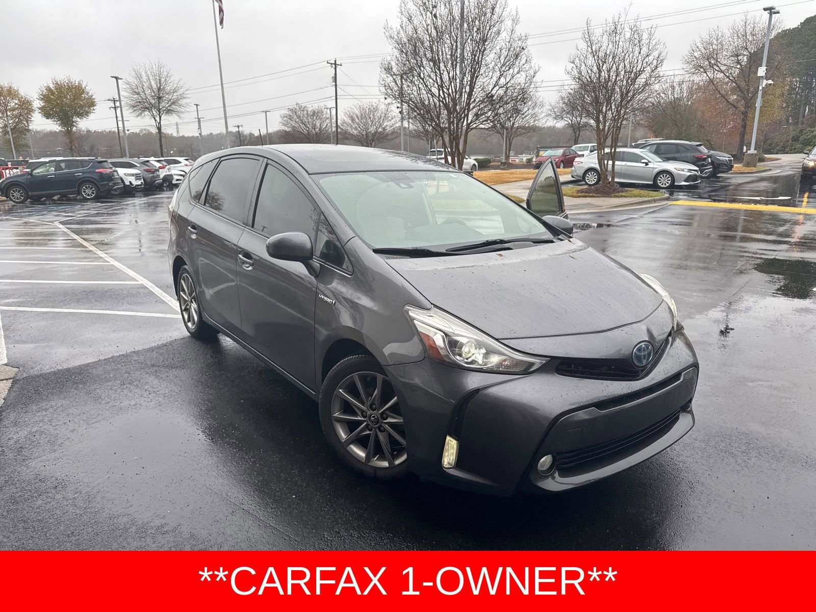 Used 2015 Toyota Prius V Five image 1
