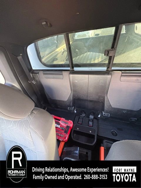 Used 2017 Toyota Tacoma TRD Off-Road image 3