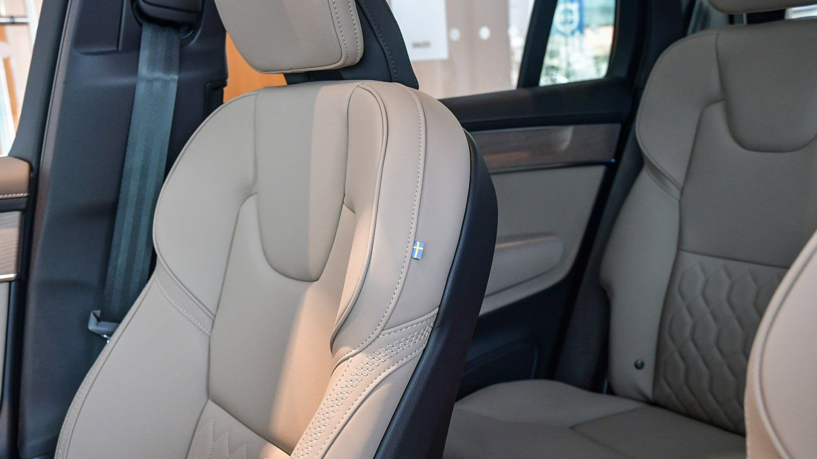 Used 2025 Volvo XC90 B5 Plus w/ Protection Package Premier image 22