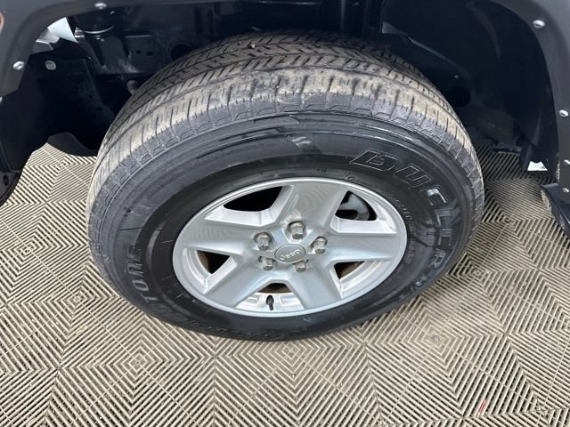 Used 2022 Jeep Gladiator Sport image 9