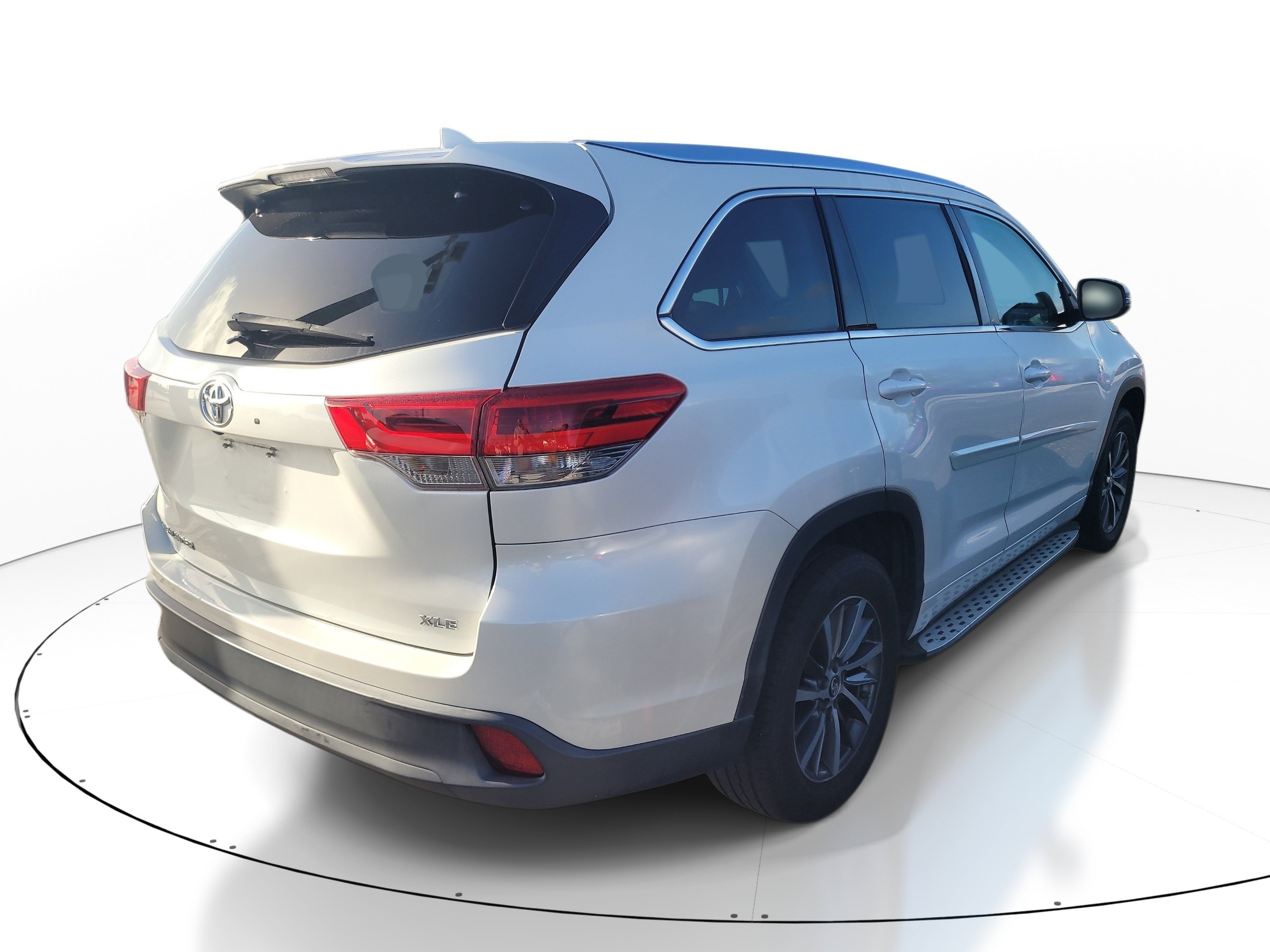 Used 2018 Toyota Highlander XLE FWD image 7