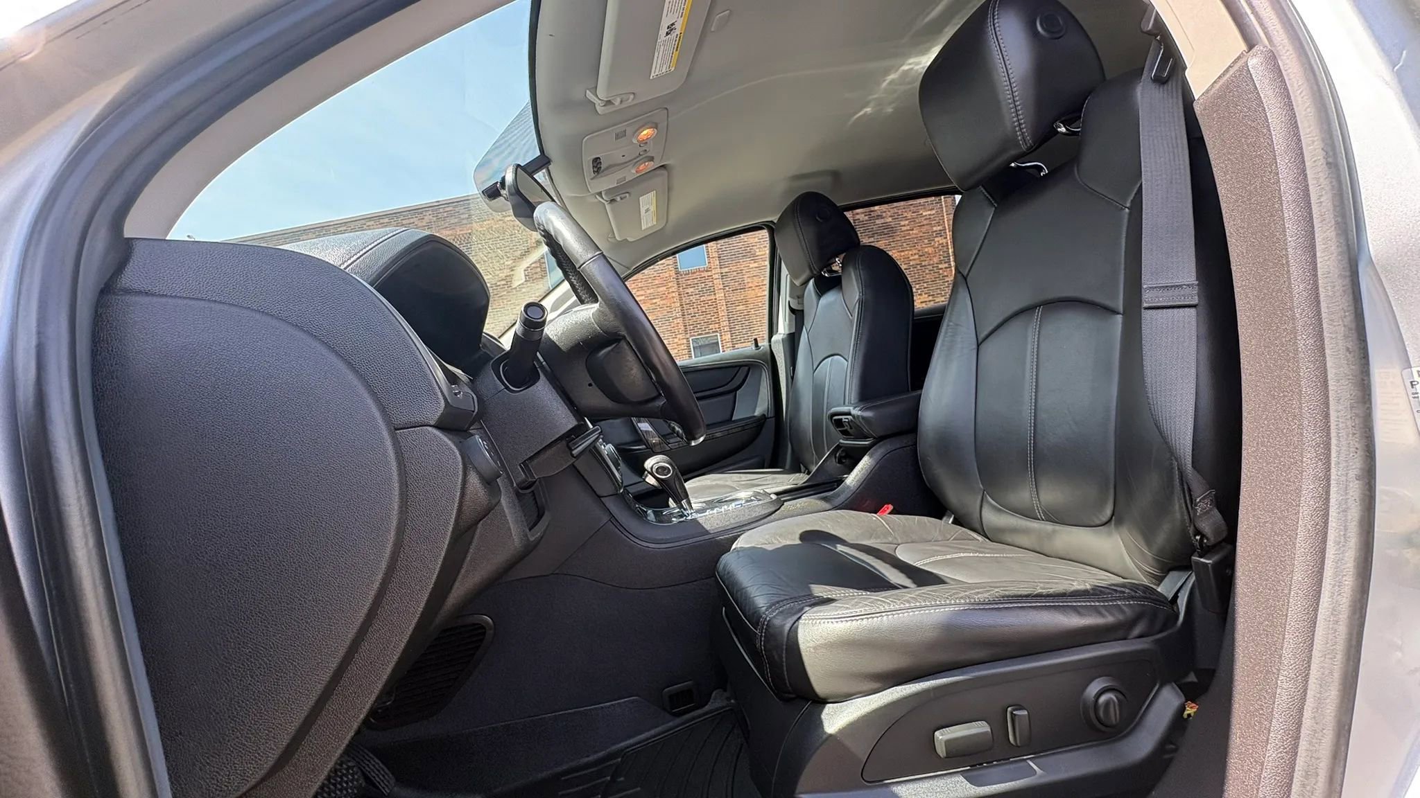 Used 2016 GMC Acadia SLT image 2